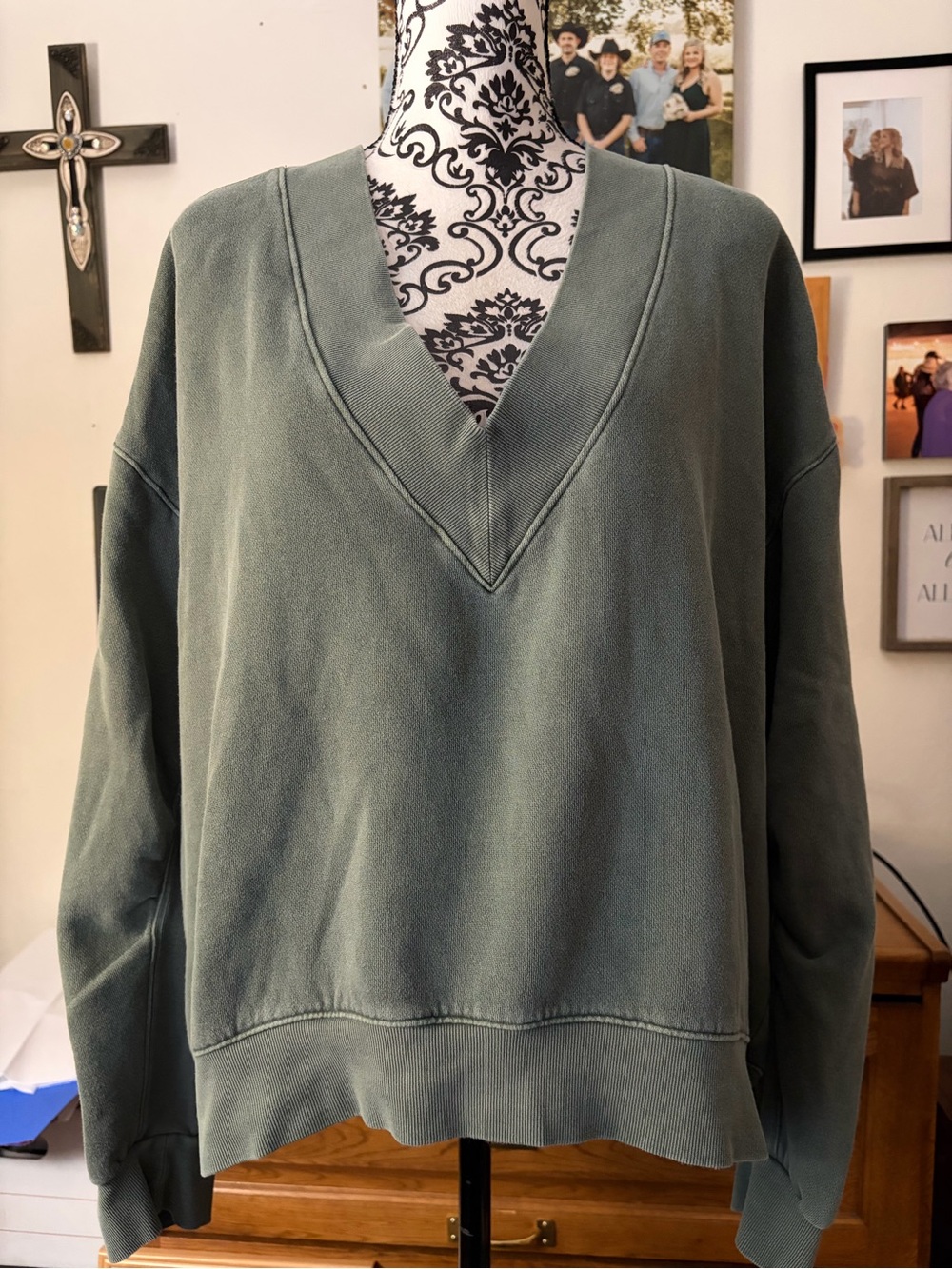VS PINK v-neck sweatshirt & wide leg lounge pants with pockets